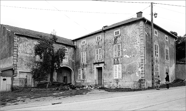 Ferme, élévation antérieure, ensemble trois quarts droit.