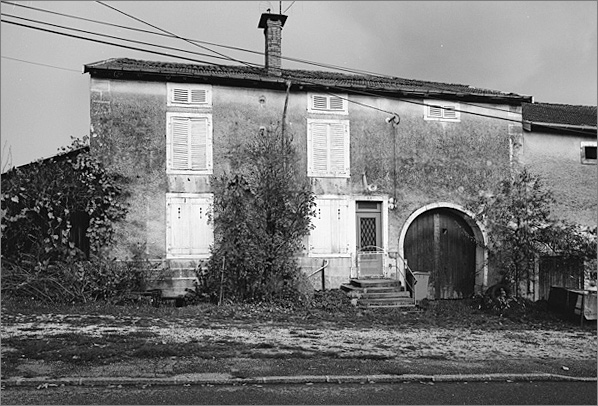 Ferme, élévation antérieure, ensemble trois quarts gauche.