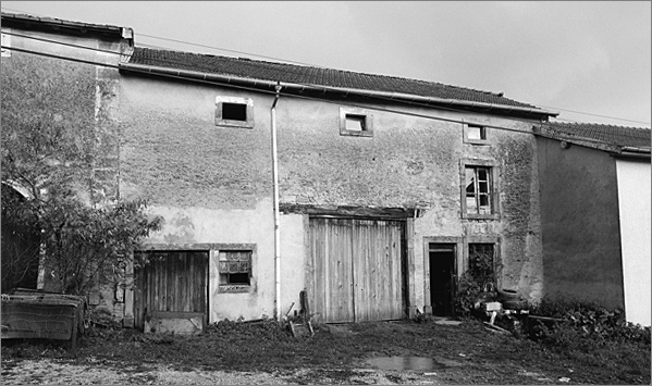 Ferme, élévation antérieure, ensemble trois quarts gauche.