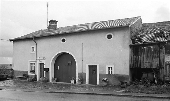 Ferme, élévation antérieure, ensemble trois quarts droit.