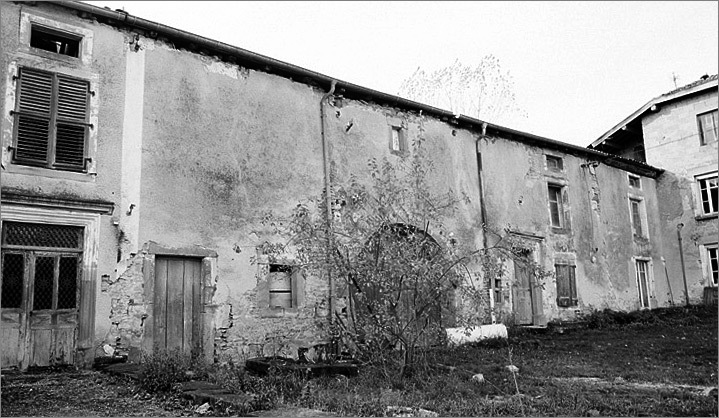 Ferme, élévation antérieure, ensemble trois quarts gauche.