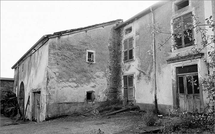 Ferme, élévation antérieure, ensemble trois quarts droit.
