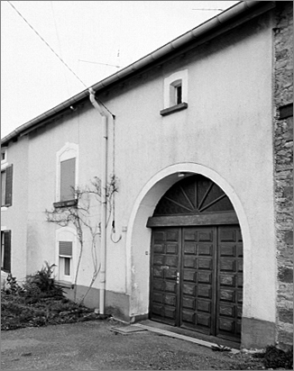 Ferme, élévation antérieure, ensemble trois quarts droit.