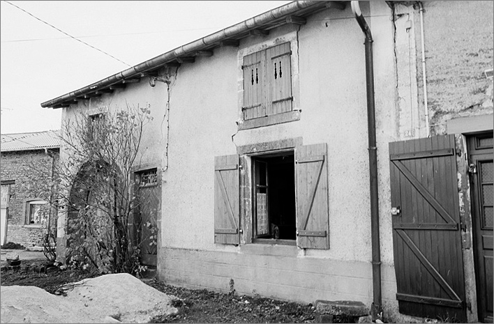 Ferme, élévation antérieure, ensemble trois quarts droit.