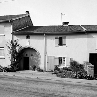 Ferme, élévation antérieure, ensemble trois quarts droit.