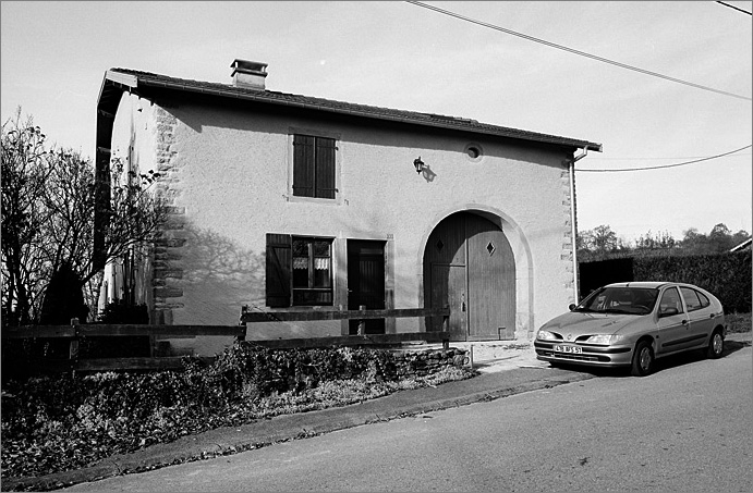 Ferme, élévation antérieure, ensemble trois quarts gauche.