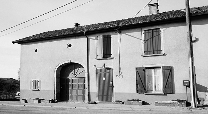Ferme, élévation antérieure, ensemble trois quarts droit.