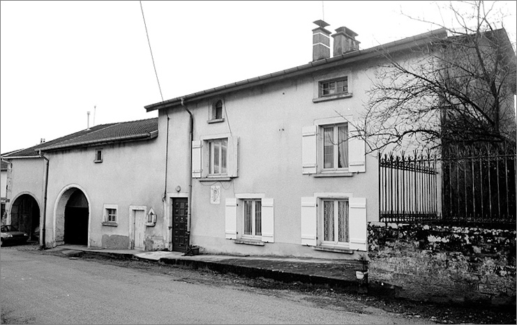 Ferme, élévation antérieure, ensemble trois quarts droit.