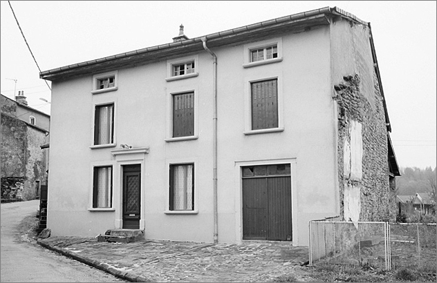 Ferme, élévation antérieure, ensemble trois quarts droit.