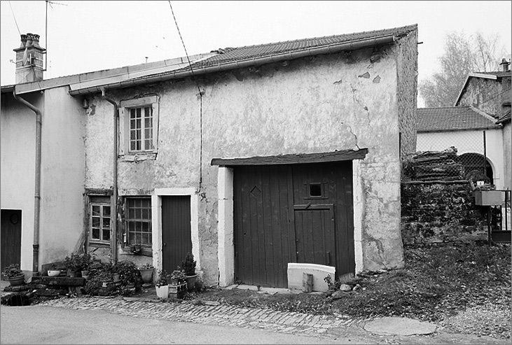 Maison de manouvrier, élévation antérieure, ensemble trois quarts droit.