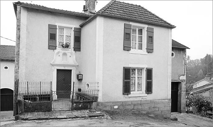Ferme, élévation antérieure, ensemble trois quarts gauche.