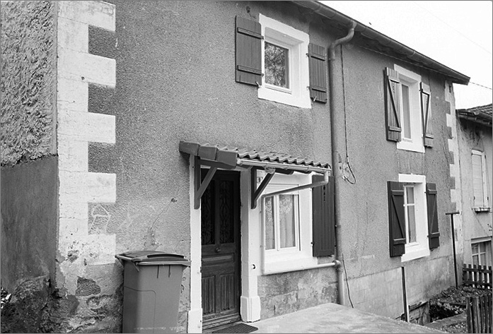 Maison, élévation antérieure, ensemble trois quart gauche.