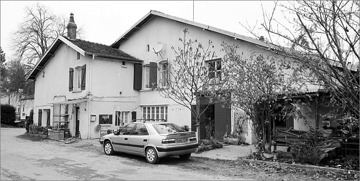 Ferme, élévation antérieure, ensemble trois quarts droit.