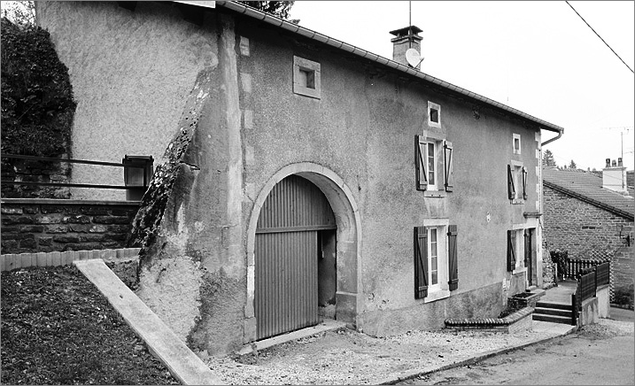 Ferme, élévation antérieure, ensemble trois quarts gauche.