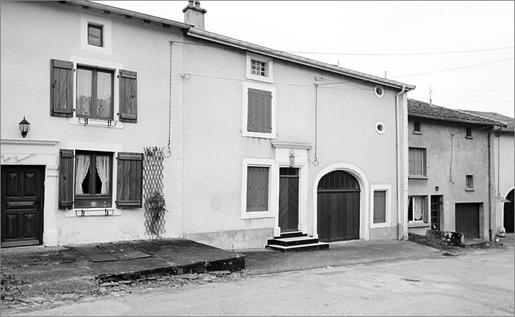 Ferme, élévation antérieure, ensemble trois quarts gauche.