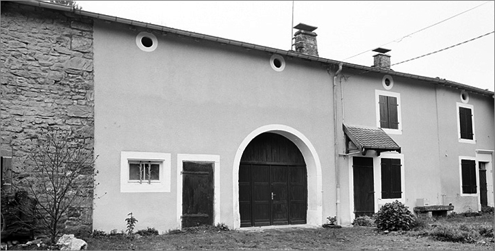 Ferme, élévation antérieure, ensemble trois quarts gauche.