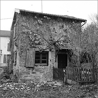 Maison de manouvrier, élévation antérieure, ensemble trois quarts gauche.