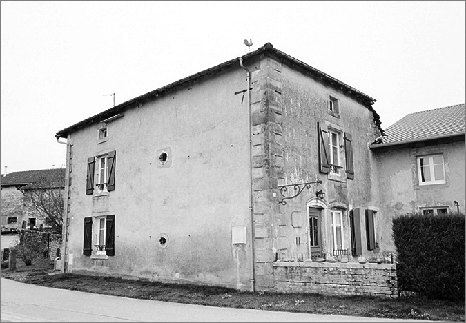 Ferme, élévation antérieure, ensemble trois quarts gauche.