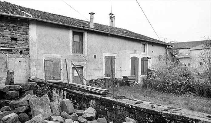 Maison de manouvrier, élévation antérieure, ensemble trois quarts gauche.