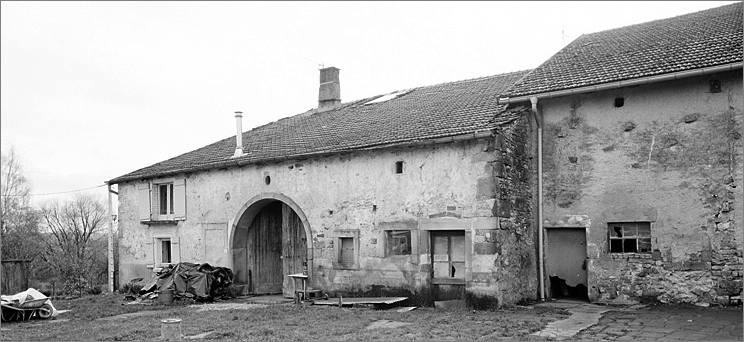 Ferme, élévation antérieure, ensemble trois quarts droit.