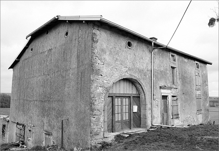 Ferme, élévation antérieure, ensemble trois quarts gauche.