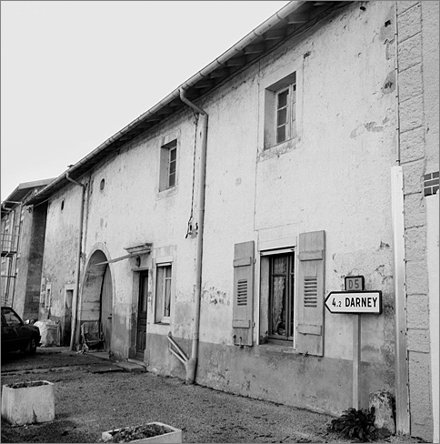 Ferme, élévation antérieure, ensemble trois quarts droit.