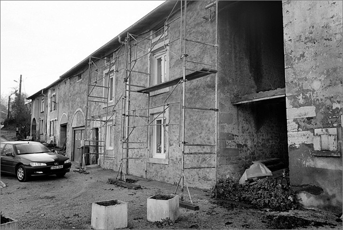 Ferme, élévation antérieure, ensemble trois quarts droit.