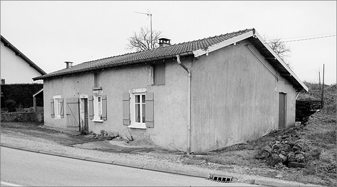 Maison de manouvrier, élévation antérieure, ensemble trois quarts droit.