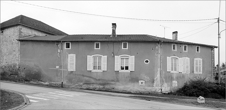 Maison, élévation postérieure, ensemble trois quarts droit.