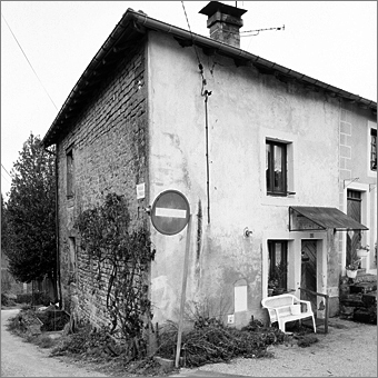 Maison de manouvrier, élévation antérieure, ensemble trois quarts gauche.