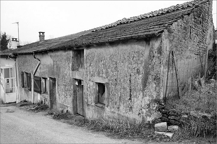 Maison de manouvrier, élévation antérieure, ensemble trois quarts droit.