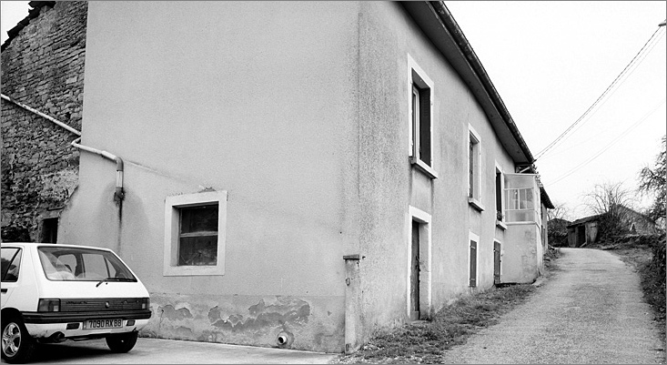 Maison de manouvrier, élévation antérieure, ensemble trois quarts gauche.