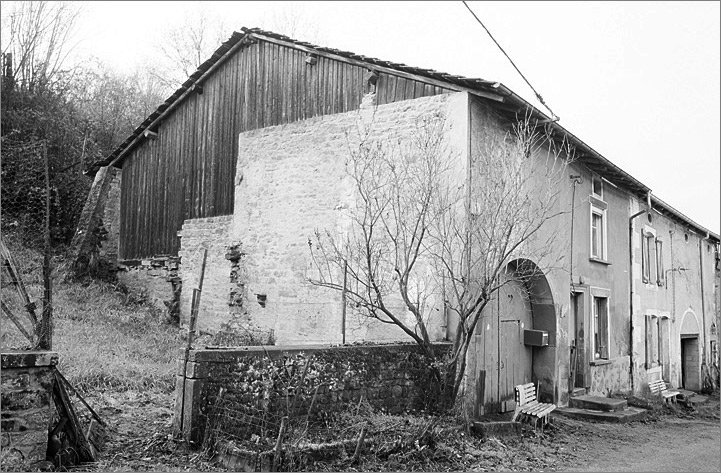 Ferme, élévation antérieure, ensemble trois quarts gauche.