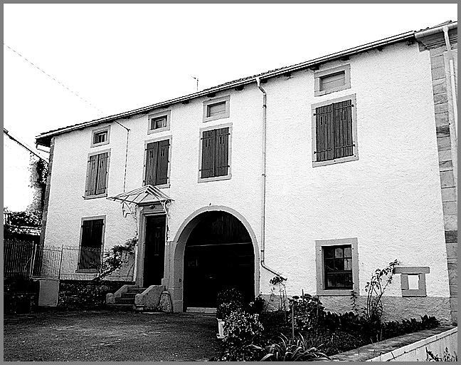 Ferme, élévation antérieure, ensemble trois quarts droit.