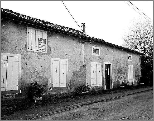 Maison de manouvrier, élévation antérieure, ensemble trois quarts gauche.
