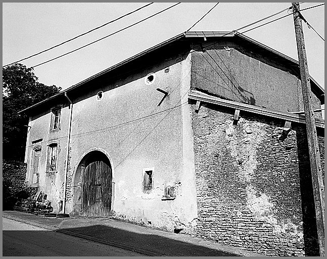 Ferme, élévation antérieure, ensemble trois quarts droit.