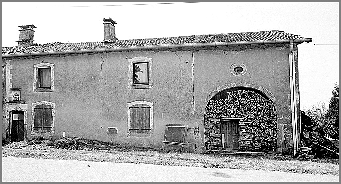 Ferme, élévation antérieure, ensemble trois quarts droit.