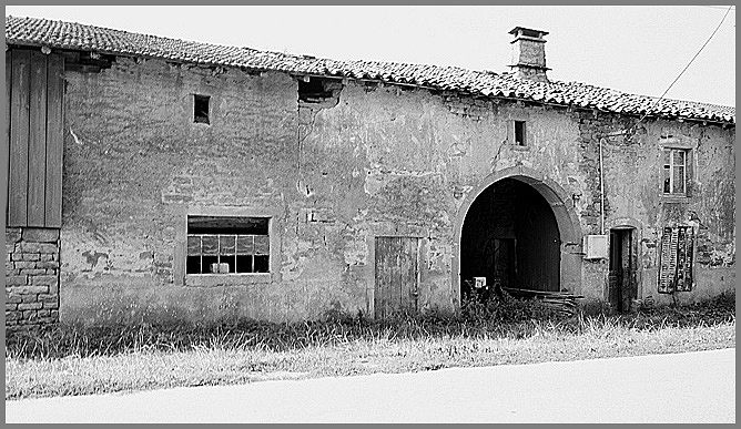 Ferme, élévation antérieure, ensemble trois quarts gauche.