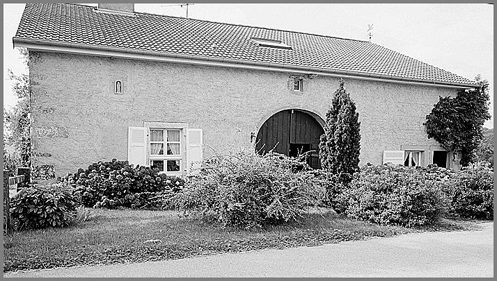 Ferme, élévation antérieure, ensemble trois quarts gauche.