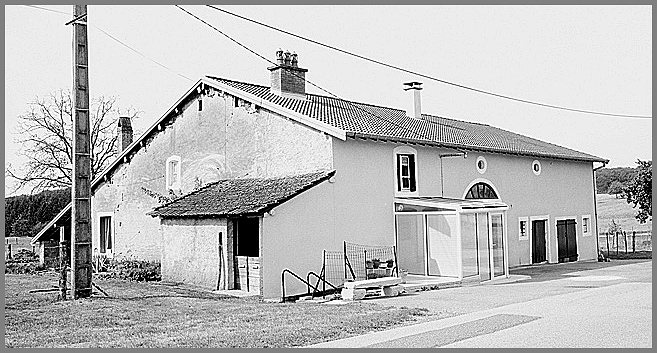 Ferme, élévation antérieure, ensemble trois quarts gauche.