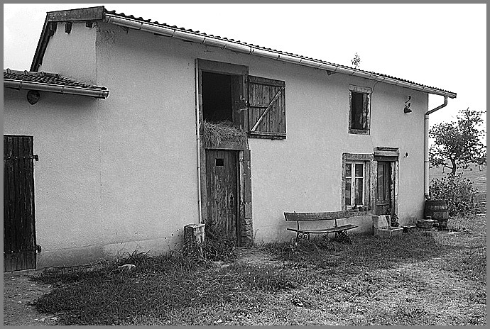 Maison de manouvrier, élévation antérieure, ensemble trois quarts gauche.