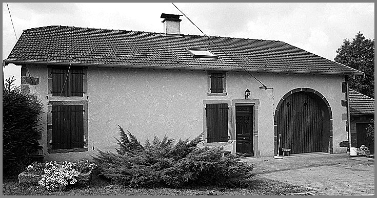 Ferme, élévation antérieure, ensemble trois quarts gauche.