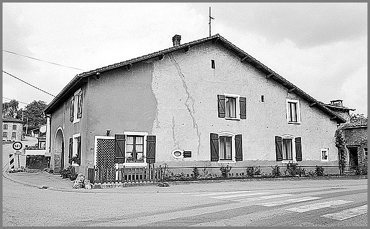 Ferme, élévation antérieure, ensemble trois quarts gauche.