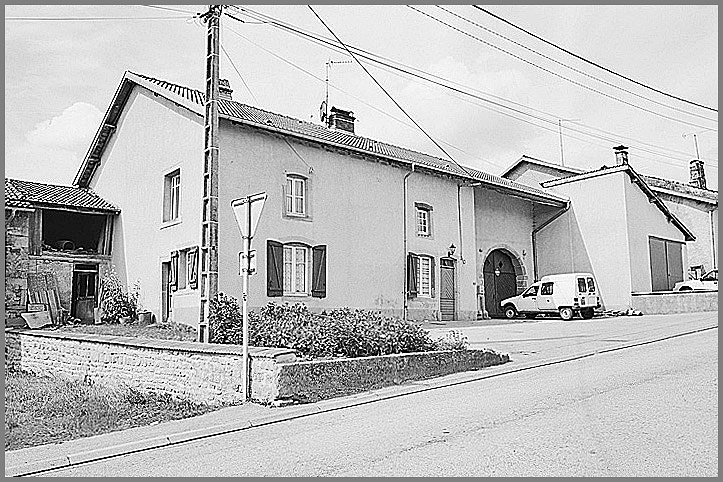 Ferme, élévation antérieure, ensemble trois quarts gauche.