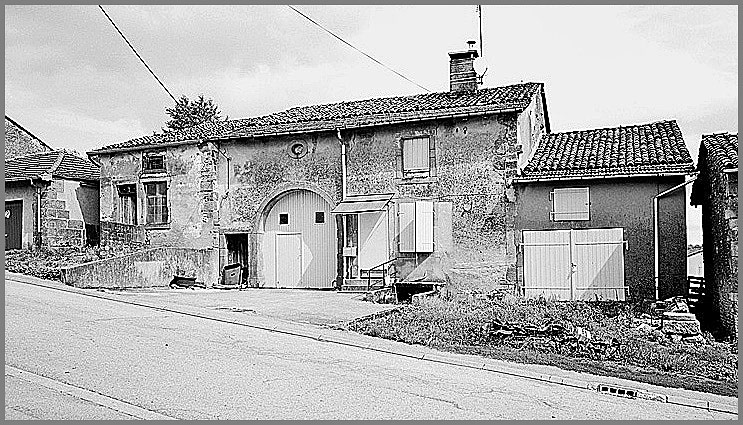 Ferme, élévation antérieure, ensemble trois quarts droit.