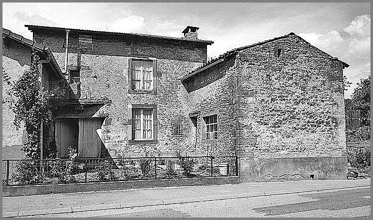 Maison de manouvrier, élévation antérieure, ensemble trois quarts gauche.