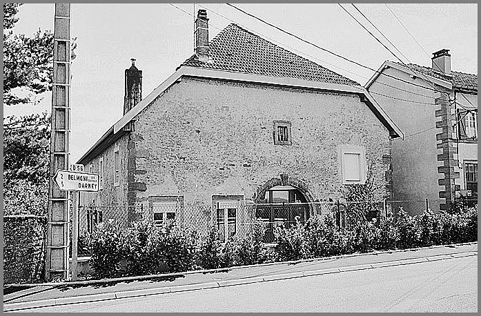 Ferme, élévation latérale droite, ensemble trois quarts gauche.