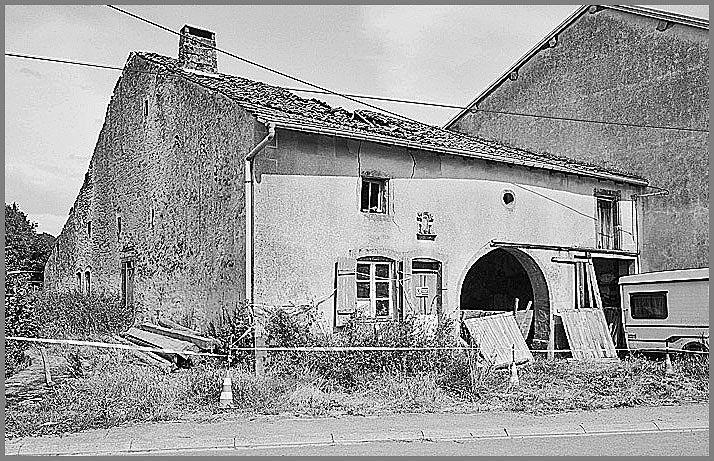 Ferme, élévation antérieure, ensemble trois quarts gauche.