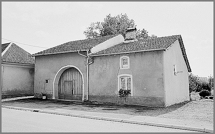 Ferme, élévation antérieure, ensemble trois quarts droit.