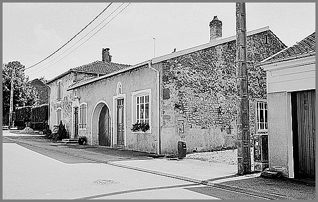 Ferme, élévation antérieure, ensemble trois quarts droit.